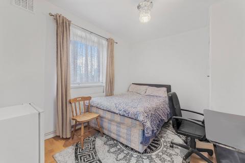 2 bedroom flat for sale, Avebury Court, Colville Estate, London