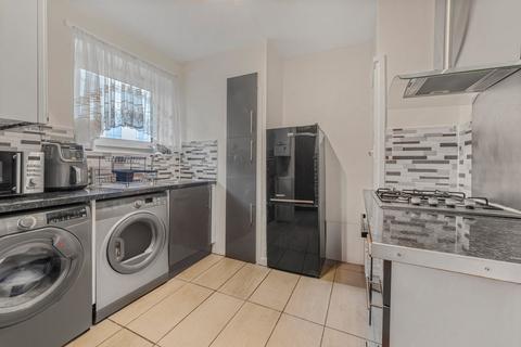 2 bedroom flat for sale, Avebury Court, Colville Estate, London