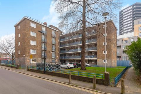 2 bedroom flat for sale, Avebury Court, Colville Estate, London