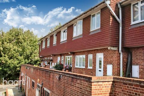 16 Roundway, Biggin Hill, Westerham, TN16 3XZ