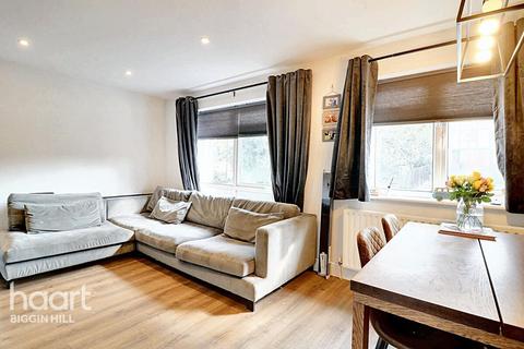 16 Roundway, Biggin Hill, Westerham, TN16 3XZ
