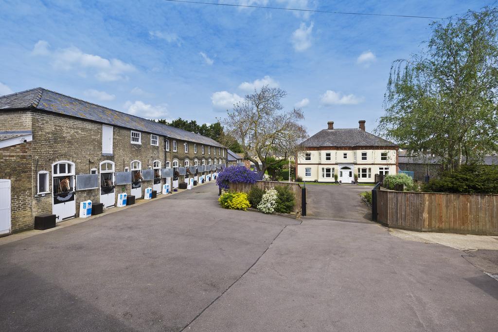 Saville House and Stables, Newmarket
