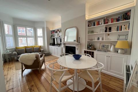 1 bedroom flat for sale, Lavender Gardens, Battersea, London