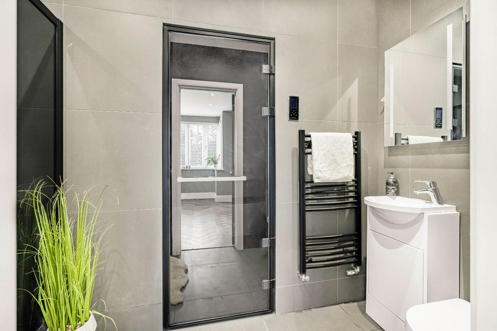 Shower & Sauna