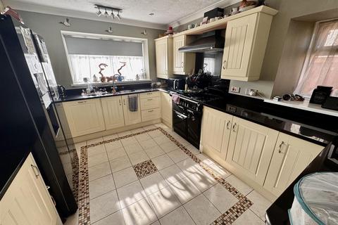 4 bedroom detached house for sale, Penybanc Road, Ammanford