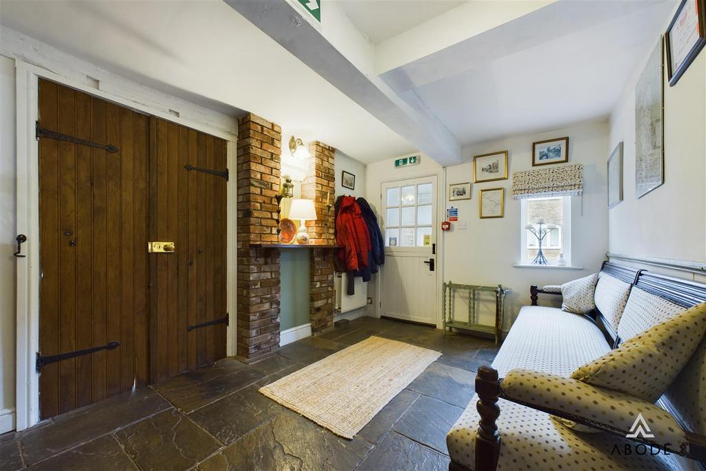 CAM03473 G0-PR0223-STILL028.jpg