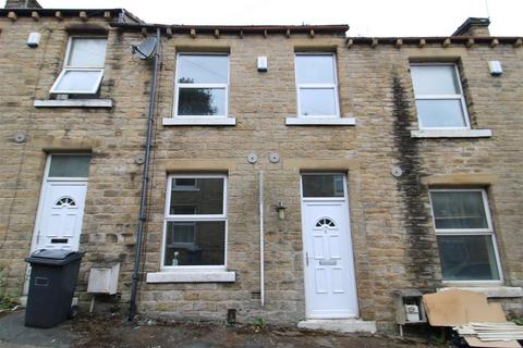 3 bedroom terraced house to rent, Moss Street, Huddersfield HD4