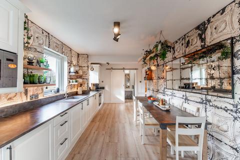 102 Drumchapel Road, Glasgow, G15 6QA