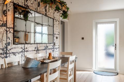 102 Drumchapel Road, Glasgow, G15 6QA