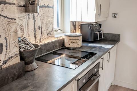102 Drumchapel Road, Glasgow, G15 6QA