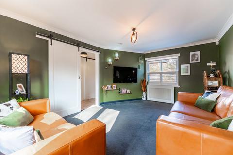 102 Drumchapel Road, Glasgow, G15 6QA