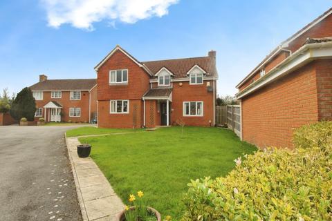 Russley Close, Peatmoor, SN5