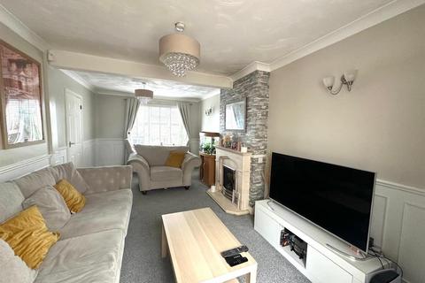 3 bedroom semi-detached house to rent, Whitethorn Road, Stourbridge