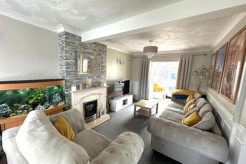 3 bedroom semi-detached house to rent, Whitethorn Road, Stourbridge