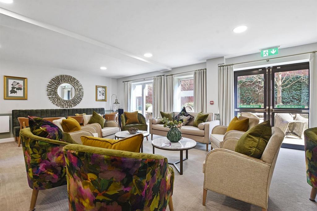 09-ec16 GCMCS - 42 Lionheart Court - Lounge 2 -Orig