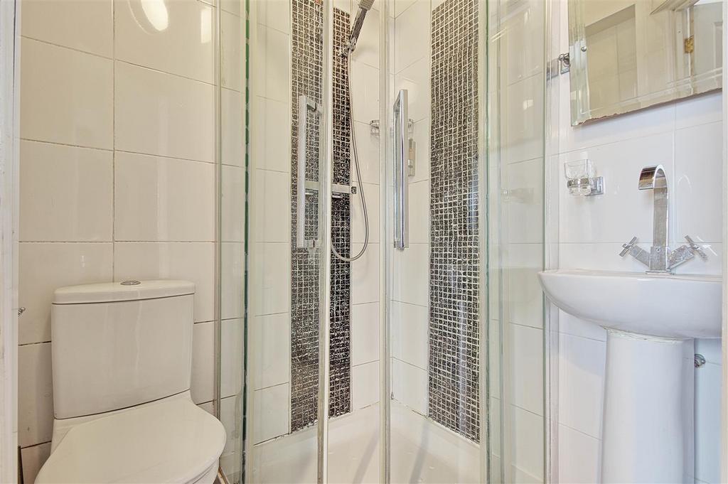 Room 5 en-suite.jpg