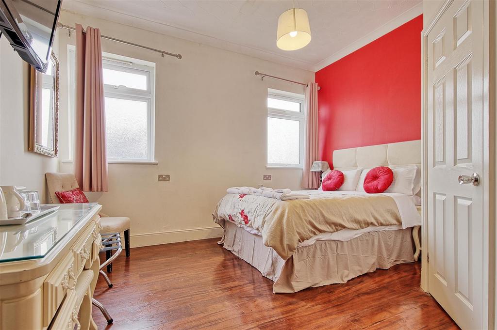 Room 4.jpg