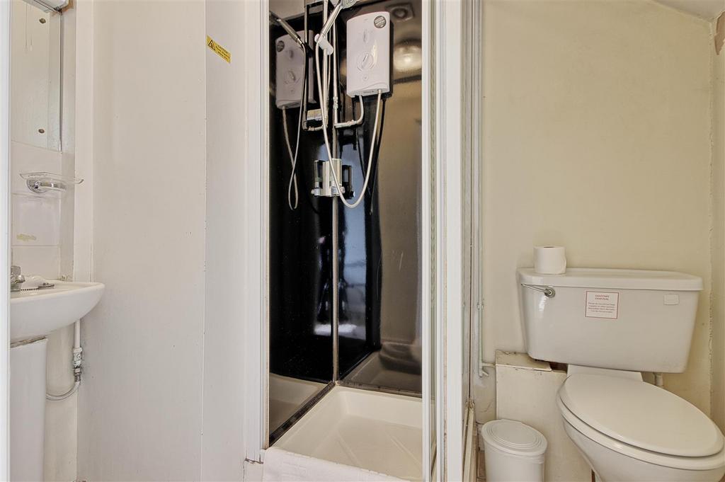 Room 7 en-suite.jpg