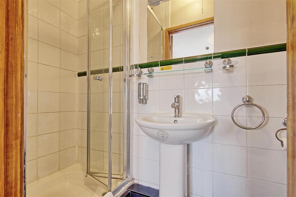 Room 11 en-suite.jpg