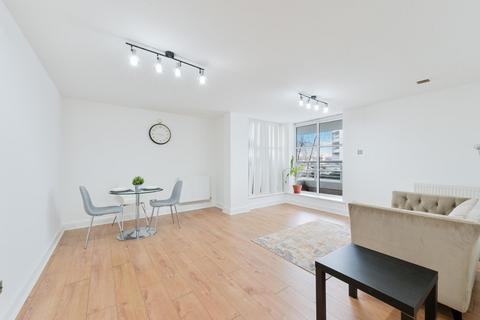 2 bedroom apartment for sale, Barrier Point Road, London, E16