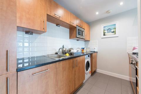 2 bedroom flat for sale, Benwell Road, London N7