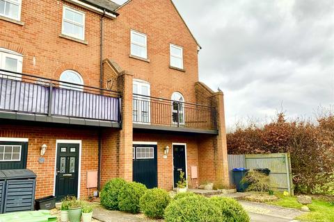 4 bedroom end of terrace house to rent, Hillier Road, Devizes