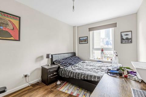 2 bedroom flat to rent, Stewart Street, London E14