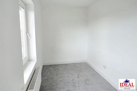 58 Fourth Avenue, Woodlands, Doncaster, DN6 7QB