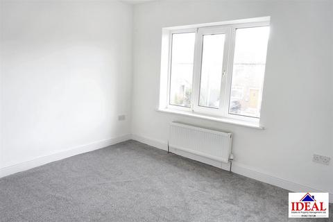 58 Fourth Avenue, Woodlands, Doncaster, DN6 7QB