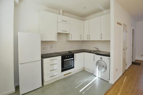 Studio to rent, Jedburgh Road, Plaistow