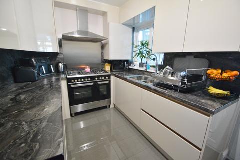 3 bedroom end of terrace house to rent, Torridge Road, Slough, Berkshire, SL3