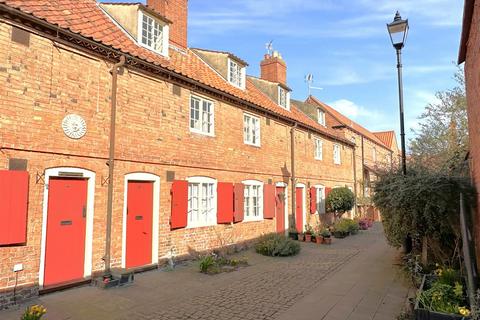 2 bedroom terraced house for sale, St. Leonards Court, Newark