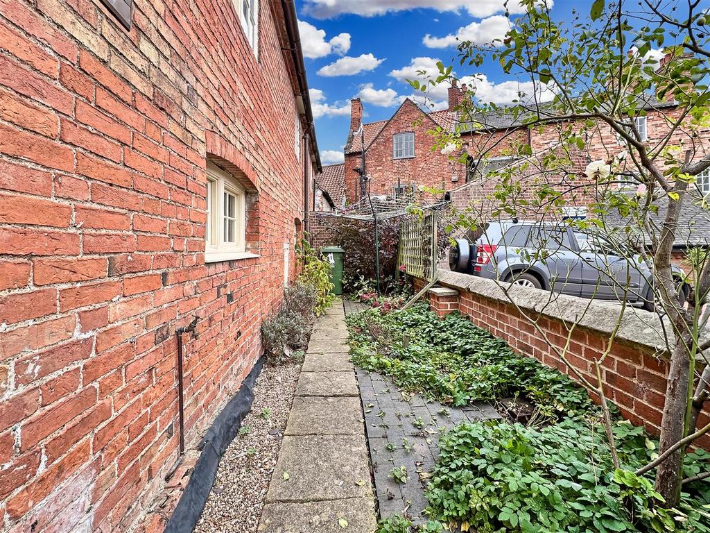 Shared Rear Courtyard 801