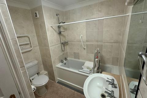 1 bedroom retirement property for sale, Harefield Road, Uxbridge UB8