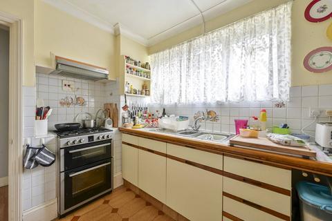 2 bedroom flat for sale, Urmston Drive, Southfields, London, SW19