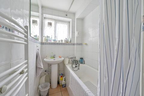 2 bedroom flat for sale, Urmston Drive, Southfields, London, SW19