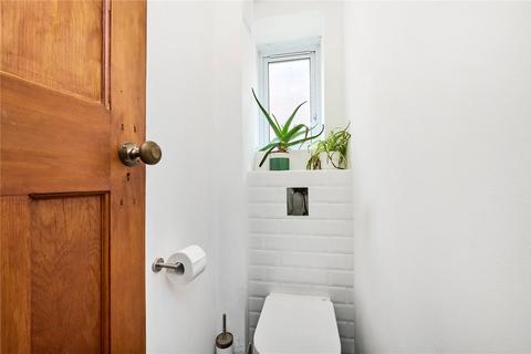 48 Triangle Place, London, SW4 7HX