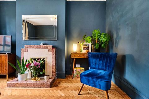 48 Triangle Place, London, SW4 7HX