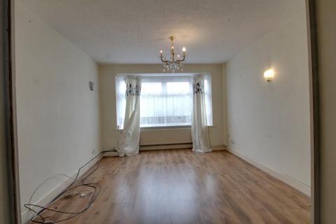 3 bedroom house to rent, Ash Grove, Hounslow TW5