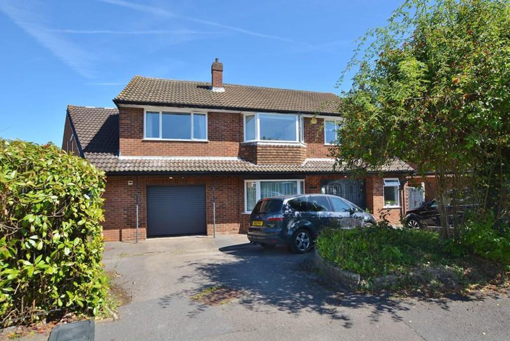 Crabtree Close, Beaconsfield HP9 6 bed detached house - £1,200,000