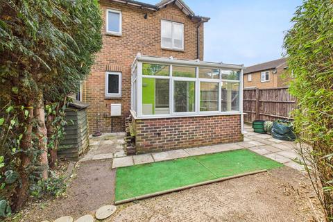 18 Gale Close, Hampton, TW12 3XP