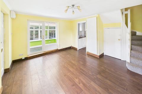 18 Gale Close, Hampton, TW12 3XP
