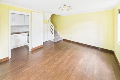 18 Gale Close, Hampton, TW12 3XP