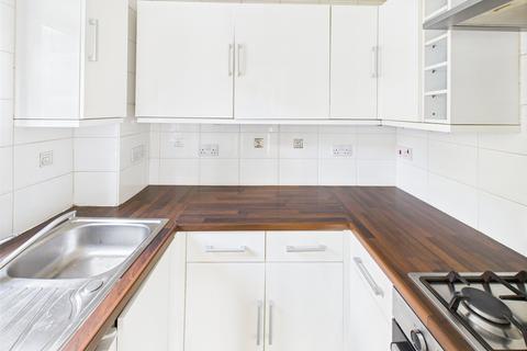 18 Gale Close, Hampton, TW12 3XP