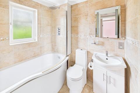 18 Gale Close, Hampton, TW12 3XP