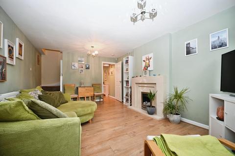 2 bedroom terraced house for sale, Woodlea Grove, Yeadon, Leeds