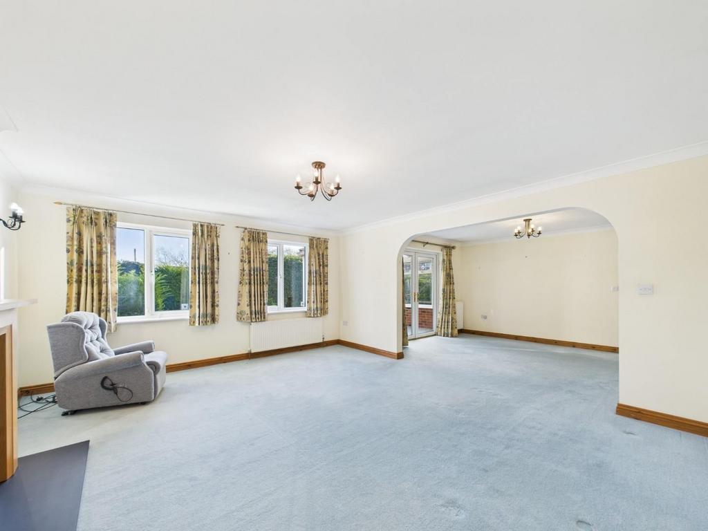 Lounge/Dining Room
