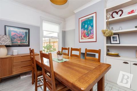 96 Singlewell Road, Gravesend, DA11 7PT