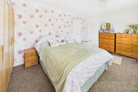 1 bedroom property for sale, Maple Close, Crawley RH11