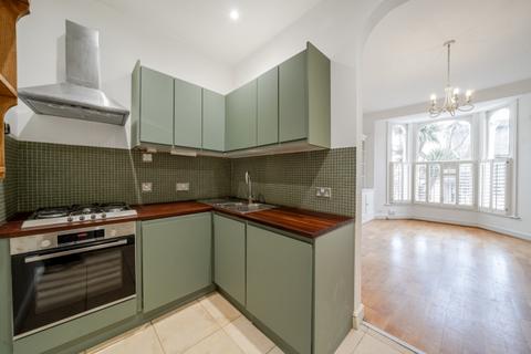 2 bedroom apartment to rent, Ramsden Road Balham SW12